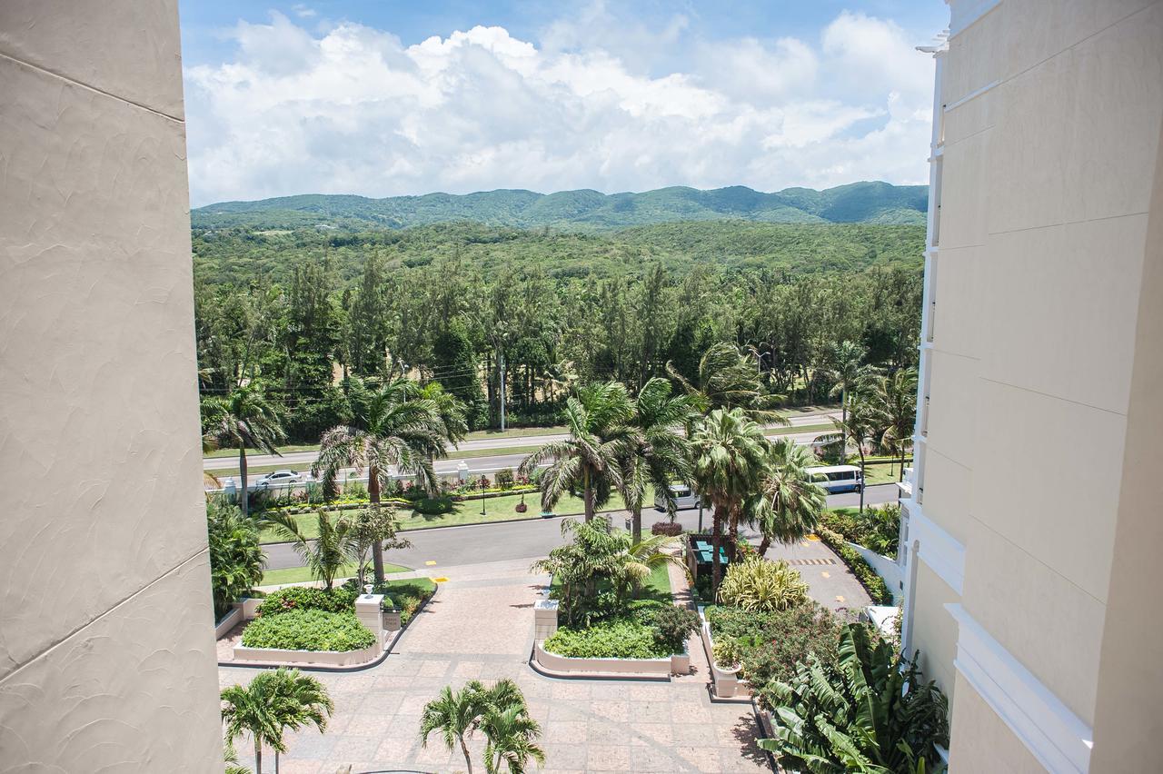 Palmyra Luxury Beach Condos Montego Bay Exteriör bild