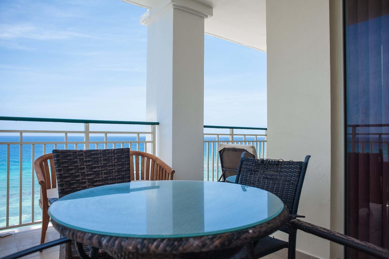 Palmyra Luxury Beach Condos Montego Bay Exteriör bild